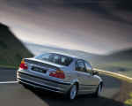 bmw207.jpg (53285 bytes)